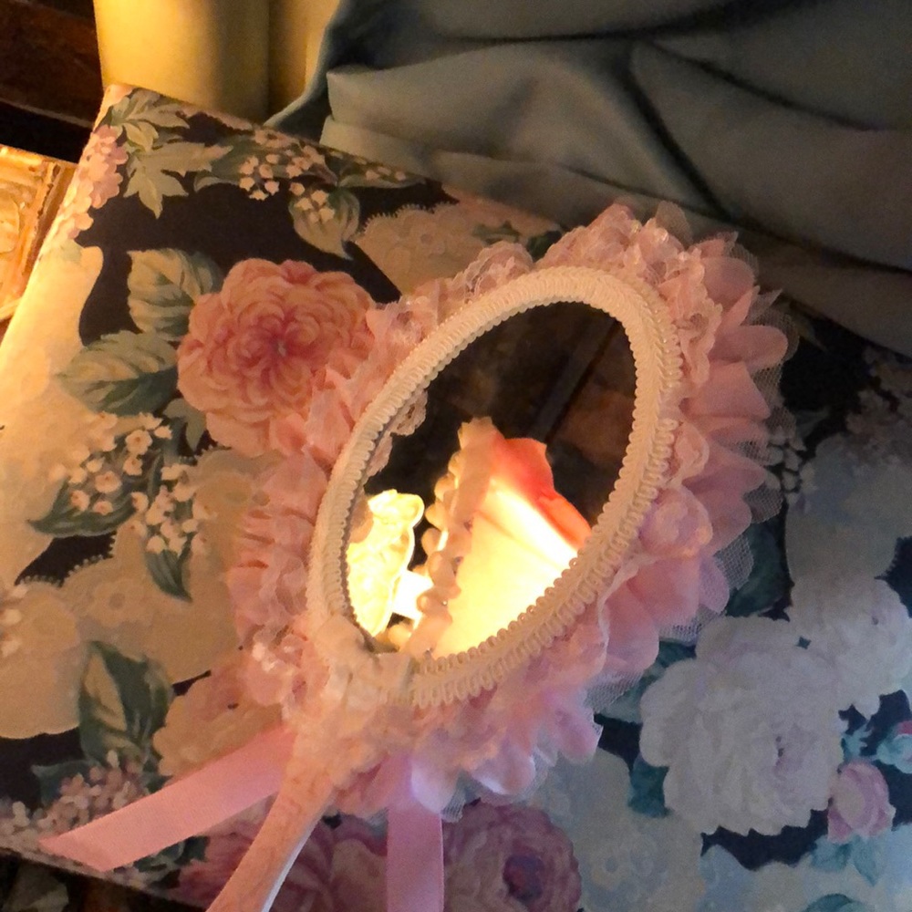 Shabby chic mirror & vanity heart decor - Picture 9 of 13